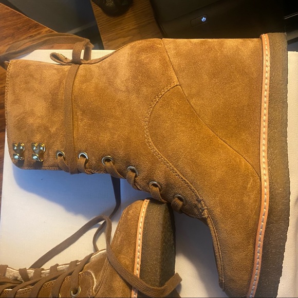 Ananya Wedge Bootie in Hazelwood
Veronica Beard - Picture 6 of 7